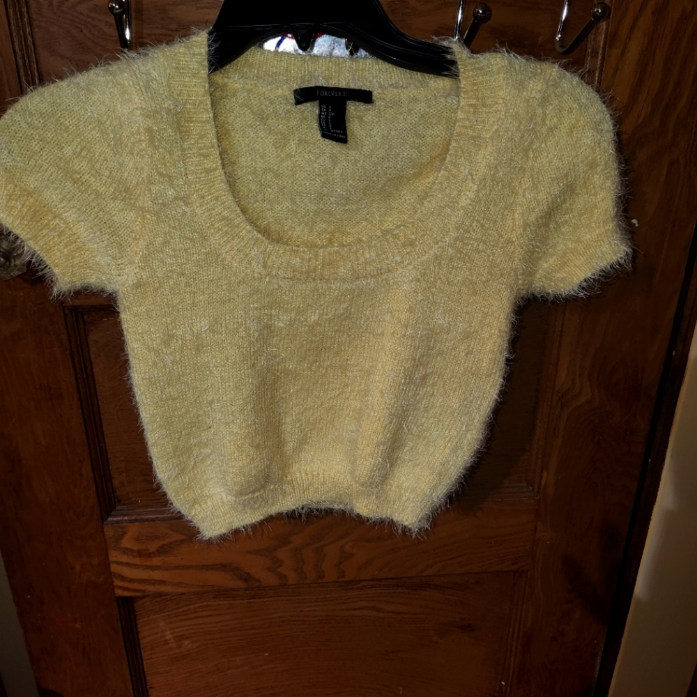 Yellow crop top 💛 size S